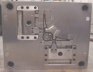 Partea "B" a matriței cu servomotoare laterale