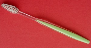 Сэндвич-формованная ручка для зубной щетки